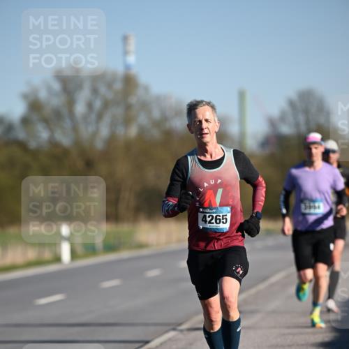 06.04.2025 - 44. Internationalen Wilhelmsburger Insellauf Dr. Thomas Lammeyer http://msf.ph/oto/7550067 06.04.2025 09:20:44 Laufen 4265 meine-sportfotos.de