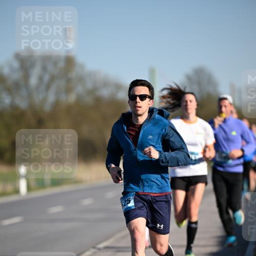 06.04.2025 - 44. Internationalen Wilhelmsburger Insellauf Dr. Thomas Lammeyer http://msf.ph/oto/7550122 06.04.2025 09:21:01 Laufen  meine-sportfotos.de