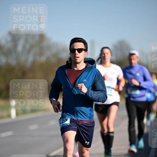 06.04.2025 - 44. Internationalen Wilhelmsburger Insellauf Dr. Thomas Lammeyer http://msf.ph/oto/7550126 06.04.2025 09:21:01 Laufen  meine-sportfotos.de