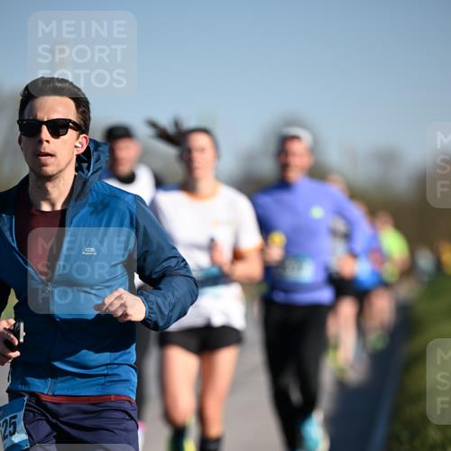 06.04.2025 - 44. Internationalen Wilhelmsburger Insellauf Dr. Thomas Lammeyer http://msf.ph/oto/7550130 06.04.2025 09:21:02 Laufen 25 meine-sportfotos.de
