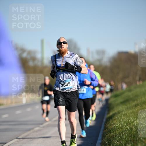06.04.2025 - 44. Internationalen Wilhelmsburger Insellauf Dr. Thomas Lammeyer http://msf.ph/oto/7550148 06.04.2025 09:21:06 Laufen 3839, 416 meine-sportfotos.de