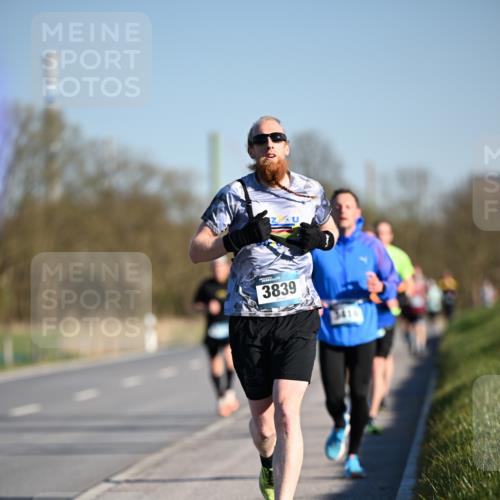 06.04.2025 - 44. Internationalen Wilhelmsburger Insellauf Dr. Thomas Lammeyer http://msf.ph/oto/7550151 06.04.2025 09:21:06 Laufen 3839 meine-sportfotos.de