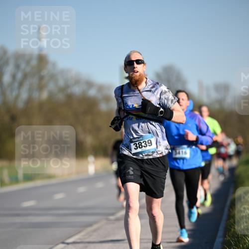 06.04.2025 - 44. Internationalen Wilhelmsburger Insellauf Dr. Thomas Lammeyer http://msf.ph/oto/7550153 06.04.2025 09:21:07 Laufen 3839 meine-sportfotos.de