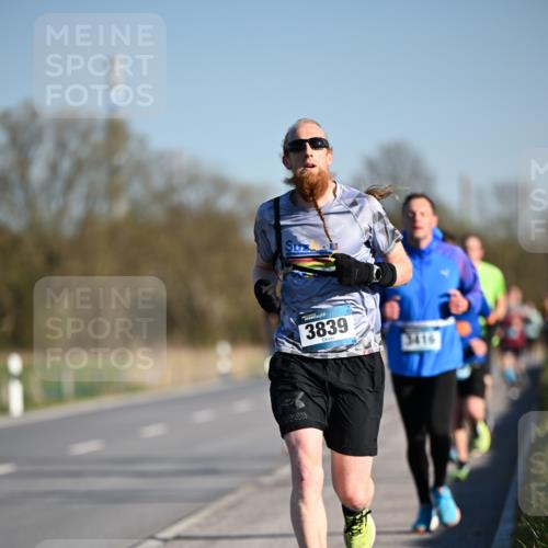 06.04.2025 - 44. Internationalen Wilhelmsburger Insellauf Dr. Thomas Lammeyer http://msf.ph/oto/7550154 06.04.2025 09:21:07 Laufen 3839, 3416 meine-sportfotos.de