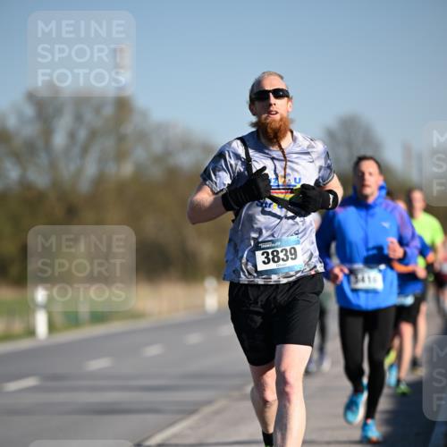 06.04.2025 - 44. Internationalen Wilhelmsburger Insellauf Dr. Thomas Lammeyer http://msf.ph/oto/7550156 06.04.2025 09:21:07 Laufen 3839 meine-sportfotos.de