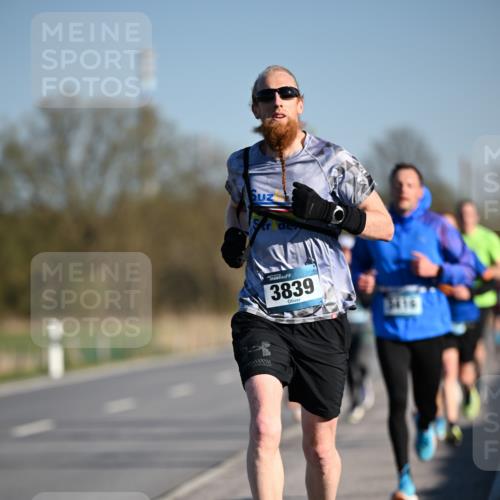 06.04.2025 - 44. Internationalen Wilhelmsburger Insellauf Dr. Thomas Lammeyer http://msf.ph/oto/7550158 06.04.2025 09:21:07 Laufen 3839, 3416 meine-sportfotos.de