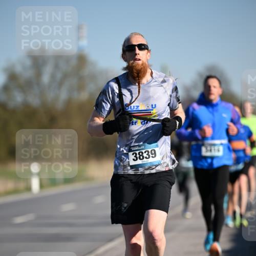 06.04.2025 - 44. Internationalen Wilhelmsburger Insellauf Dr. Thomas Lammeyer http://msf.ph/oto/7550160 06.04.2025 09:21:07 Laufen 3839, 3416 meine-sportfotos.de