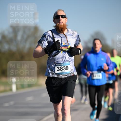 06.04.2025 - 44. Internationalen Wilhelmsburger Insellauf Dr. Thomas Lammeyer http://msf.ph/oto/7550161 06.04.2025 09:21:08 Laufen 3839 meine-sportfotos.de