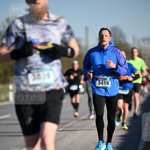 06.04.2025 - 44. Internationalen Wilhelmsburger Insellauf Dr. Thomas Lammeyer http://msf.ph/oto/7550162 06.04.2025 09:21:08 Laufen 3839, 3416, 7712 meine-sportfotos.de
