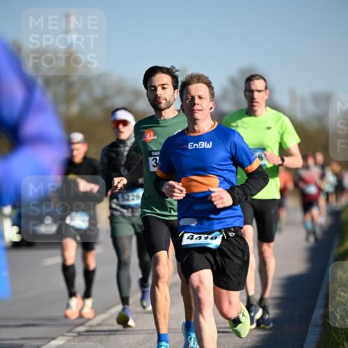 06.04.2025 - 44. Internationalen Wilhelmsburger Insellauf Dr. Thomas Lammeyer http://msf.ph/oto/7550179 06.04.2025 09:21:11 Laufen 5226, 3, 4416 meine-sportfotos.de
