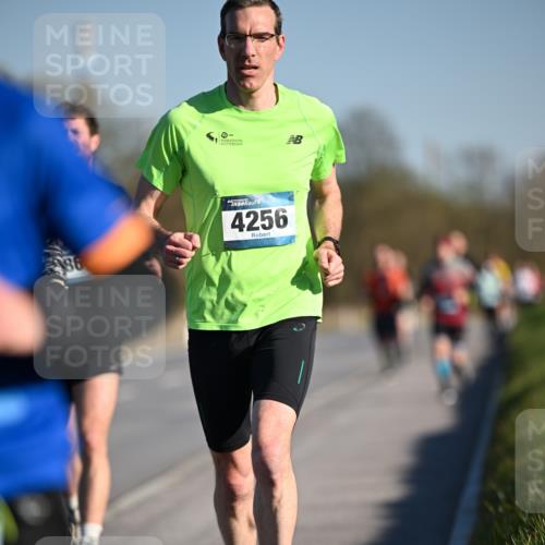 06.04.2025 - 44. Internationalen Wilhelmsburger Insellauf Dr. Thomas Lammeyer http://msf.ph/oto/7550190 06.04.2025 09:21:14 Laufen 4256 meine-sportfotos.de
