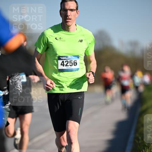06.04.2025 - 44. Internationalen Wilhelmsburger Insellauf Dr. Thomas Lammeyer http://msf.ph/oto/7550191 06.04.2025 09:21:14 Laufen 4256 meine-sportfotos.de