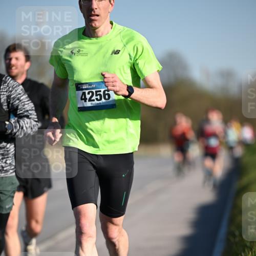 06.04.2025 - 44. Internationalen Wilhelmsburger Insellauf Dr. Thomas Lammeyer http://msf.ph/oto/7550193 06.04.2025 09:21:14 Laufen 44, 4256 meine-sportfotos.de
