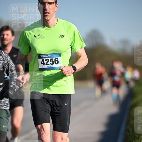 06.04.2025 - 44. Internationalen Wilhelmsburger Insellauf Dr. Thomas Lammeyer http://msf.ph/oto/7550194 06.04.2025 09:21:14 Laufen 4256 meine-sportfotos.de