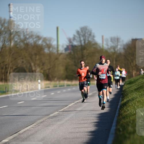 06.04.2025 - 44. Internationalen Wilhelmsburger Insellauf Dr. Thomas Lammeyer http://msf.ph/oto/7550200 06.04.2025 09:21:16 Laufen 4203 meine-sportfotos.de