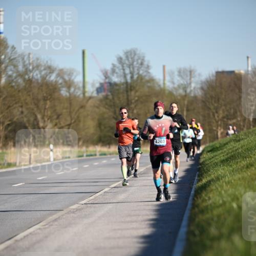 06.04.2025 - 44. Internationalen Wilhelmsburger Insellauf Dr. Thomas Lammeyer http://msf.ph/oto/7550202 06.04.2025 09:21:16 Laufen  meine-sportfotos.de