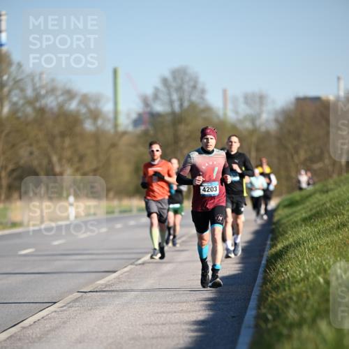 06.04.2025 - 44. Internationalen Wilhelmsburger Insellauf Dr. Thomas Lammeyer http://msf.ph/oto/7550212 06.04.2025 09:21:18 Laufen 4203 meine-sportfotos.de