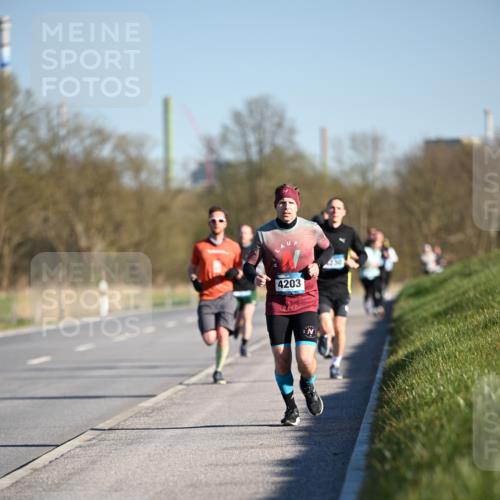 06.04.2025 - 44. Internationalen Wilhelmsburger Insellauf Dr. Thomas Lammeyer http://msf.ph/oto/7550216 06.04.2025 09:21:18 Laufen 4203 meine-sportfotos.de