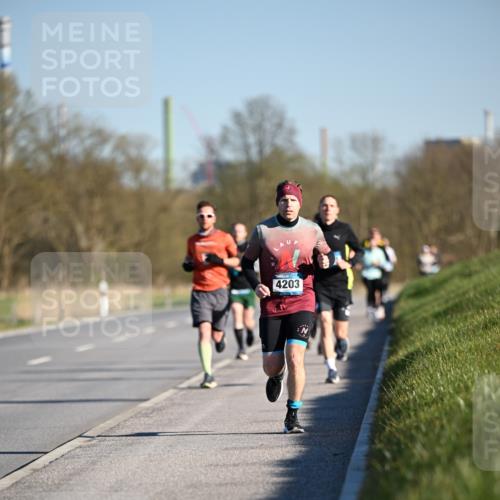06.04.2025 - 44. Internationalen Wilhelmsburger Insellauf Dr. Thomas Lammeyer http://msf.ph/oto/7550218 06.04.2025 09:21:18 Laufen 4203 meine-sportfotos.de