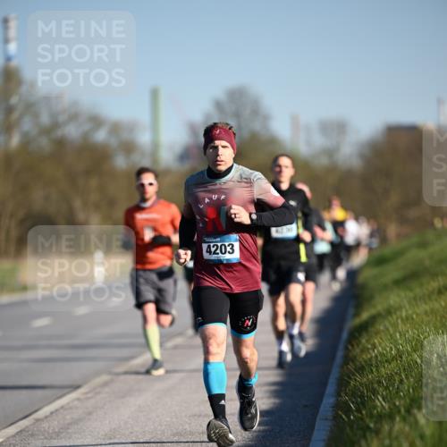 06.04.2025 - 44. Internationalen Wilhelmsburger Insellauf Dr. Thomas Lammeyer http://msf.ph/oto/7550223 06.04.2025 09:21:21 Laufen 4203 meine-sportfotos.de