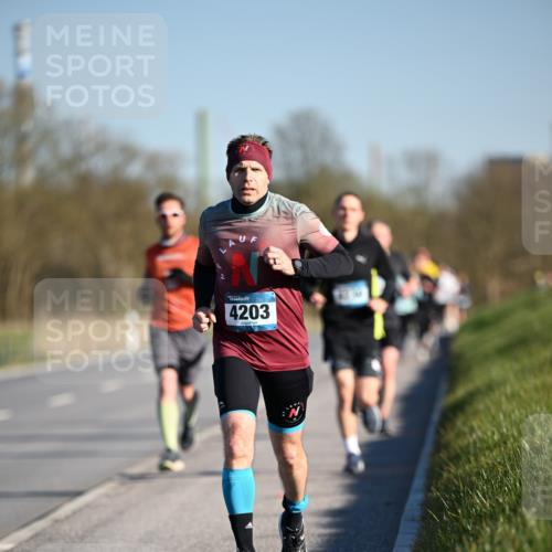06.04.2025 - 44. Internationalen Wilhelmsburger Insellauf Dr. Thomas Lammeyer http://msf.ph/oto/7550228 06.04.2025 09:21:21 Laufen 4203 meine-sportfotos.de