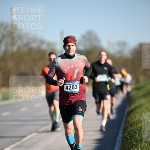 06.04.2025 - 44. Internationalen Wilhelmsburger Insellauf Dr. Thomas Lammeyer http://msf.ph/oto/7550230 06.04.2025 09:21:21 Laufen 4203 meine-sportfotos.de