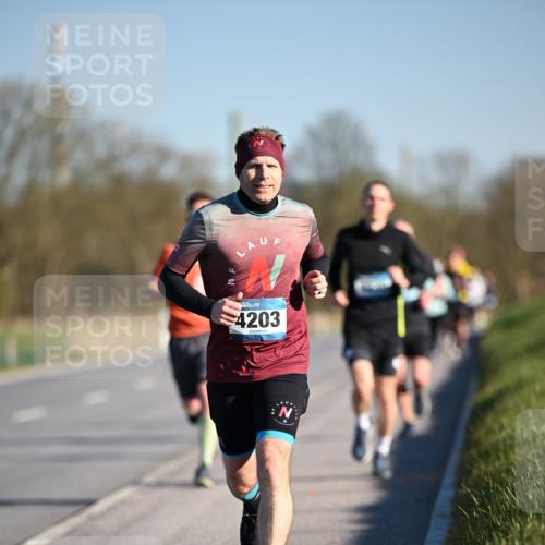 06.04.2025 - 44. Internationalen Wilhelmsburger Insellauf Dr. Thomas Lammeyer http://msf.ph/oto/7550231 06.04.2025 09:21:22 Laufen 4203 meine-sportfotos.de