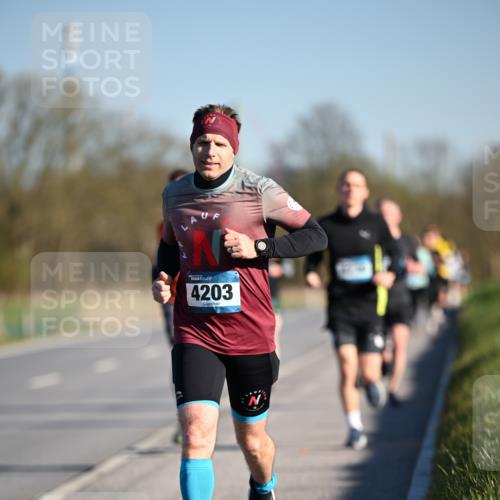 06.04.2025 - 44. Internationalen Wilhelmsburger Insellauf Dr. Thomas Lammeyer http://msf.ph/oto/7550233 06.04.2025 09:21:22 Laufen 4203 meine-sportfotos.de