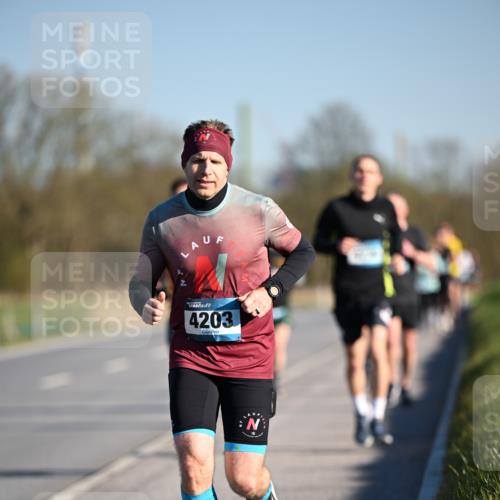 06.04.2025 - 44. Internationalen Wilhelmsburger Insellauf Dr. Thomas Lammeyer http://msf.ph/oto/7550234 06.04.2025 09:21:22 Laufen 4203 meine-sportfotos.de