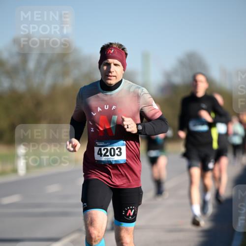 06.04.2025 - 44. Internationalen Wilhelmsburger Insellauf Dr. Thomas Lammeyer http://msf.ph/oto/7550237 06.04.2025 09:21:22 Laufen 4203 meine-sportfotos.de
