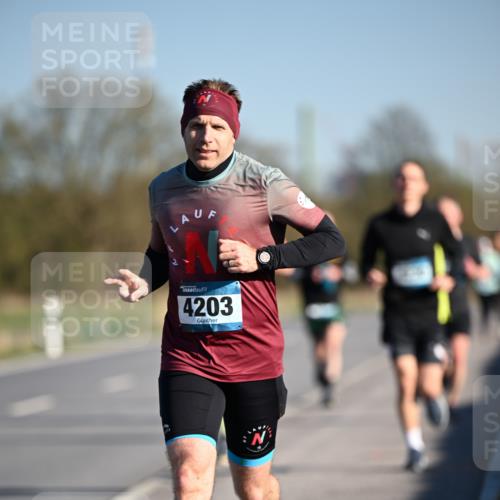 06.04.2025 - 44. Internationalen Wilhelmsburger Insellauf Dr. Thomas Lammeyer http://msf.ph/oto/7550238 06.04.2025 09:21:23 Laufen 4203 meine-sportfotos.de