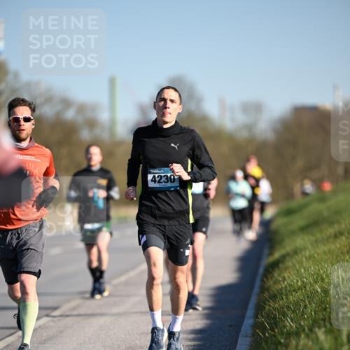 06.04.2025 - 44. Internationalen Wilhelmsburger Insellauf Dr. Thomas Lammeyer http://msf.ph/oto/7550241 06.04.2025 09:21:24 Laufen 4230 meine-sportfotos.de