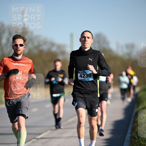 06.04.2025 - 44. Internationalen Wilhelmsburger Insellauf Dr. Thomas Lammeyer http://msf.ph/oto/7550246 06.04.2025 09:21:24 Laufen 4230 meine-sportfotos.de