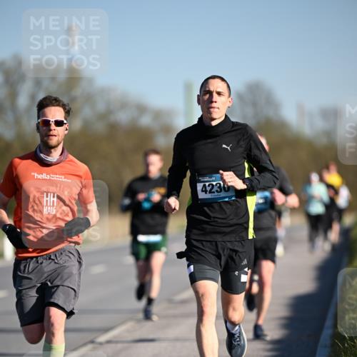 06.04.2025 - 44. Internationalen Wilhelmsburger Insellauf Dr. Thomas Lammeyer http://msf.ph/oto/7550247 06.04.2025 09:21:24 Laufen 30, 4230 meine-sportfotos.de