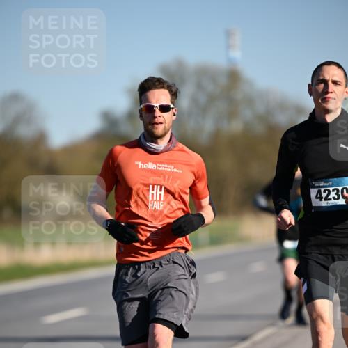 06.04.2025 - 44. Internationalen Wilhelmsburger Insellauf Dr. Thomas Lammeyer http://msf.ph/oto/7550251 06.04.2025 09:21:25 Laufen 30, 4230 meine-sportfotos.de