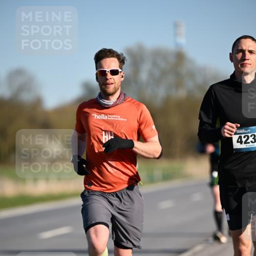 06.04.2025 - 44. Internationalen Wilhelmsburger Insellauf Dr. Thomas Lammeyer http://msf.ph/oto/7550252 06.04.2025 09:21:25 Laufen 423 meine-sportfotos.de