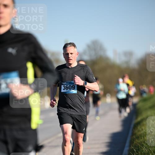 06.04.2025 - 44. Internationalen Wilhelmsburger Insellauf Dr. Thomas Lammeyer http://msf.ph/oto/7550256 06.04.2025 09:21:27 Laufen 3609 meine-sportfotos.de