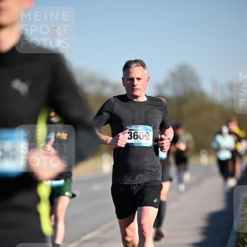 06.04.2025 - 44. Internationalen Wilhelmsburger Insellauf Dr. Thomas Lammeyer http://msf.ph/oto/7550259 06.04.2025 09:21:27 Laufen 310, 3609 meine-sportfotos.de