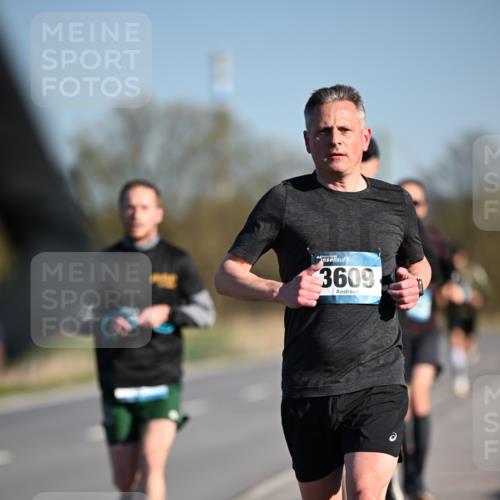 06.04.2025 - 44. Internationalen Wilhelmsburger Insellauf Dr. Thomas Lammeyer http://msf.ph/oto/7550264 06.04.2025 09:21:28 Laufen 3609 meine-sportfotos.de