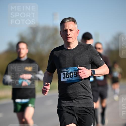 06.04.2025 - 44. Internationalen Wilhelmsburger Insellauf Dr. Thomas Lammeyer http://msf.ph/oto/7550267 06.04.2025 09:21:28 Laufen 3609 meine-sportfotos.de