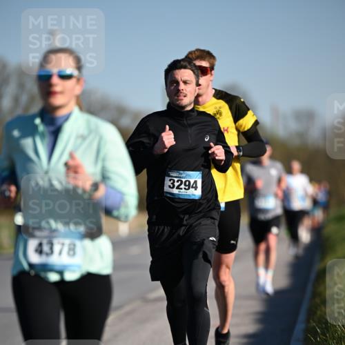 06.04.2025 - 44. Internationalen Wilhelmsburger Insellauf Dr. Thomas Lammeyer http://msf.ph/oto/7550301 06.04.2025 09:21:38 Laufen 4378, 3294 meine-sportfotos.de