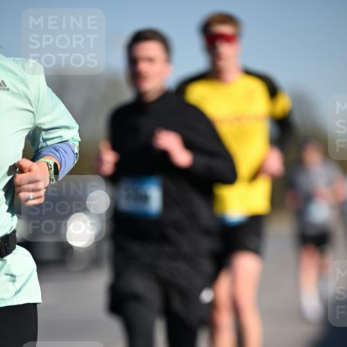 06.04.2025 - 44. Internationalen Wilhelmsburger Insellauf Dr. Thomas Lammeyer http://msf.ph/oto/7550309 06.04.2025 09:21:39 Laufen  meine-sportfotos.de