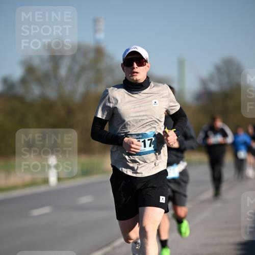 06.04.2025 - 44. Internationalen Wilhelmsburger Insellauf Dr. Thomas Lammeyer http://msf.ph/oto/7550363 06.04.2025 09:21:55 Laufen 17 meine-sportfotos.de
