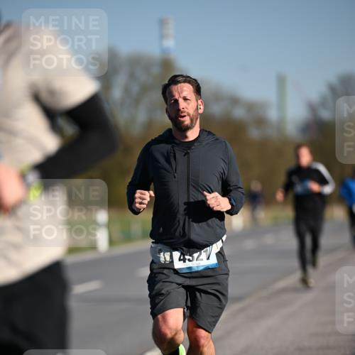 06.04.2025 - 44. Internationalen Wilhelmsburger Insellauf Dr. Thomas Lammeyer http://msf.ph/oto/7550372 06.04.2025 09:21:57 Laufen 4327 meine-sportfotos.de
