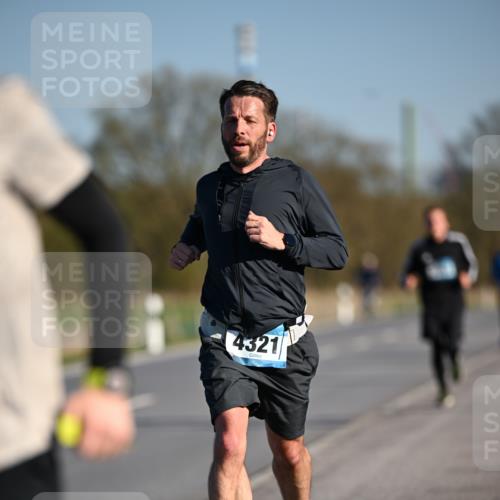 06.04.2025 - 44. Internationalen Wilhelmsburger Insellauf Dr. Thomas Lammeyer http://msf.ph/oto/7550373 06.04.2025 09:21:57 Laufen 4321 meine-sportfotos.de