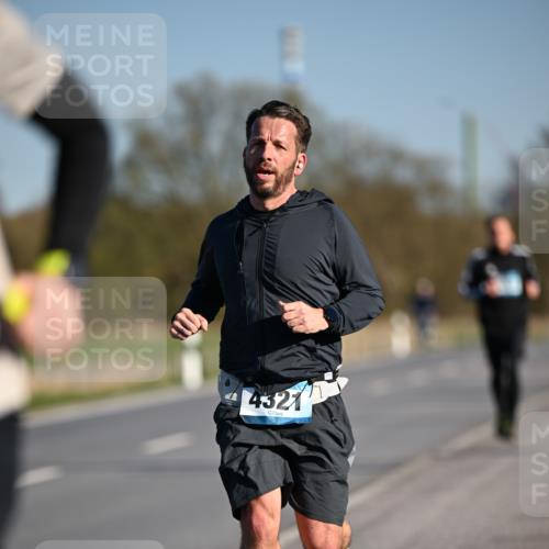 06.04.2025 - 44. Internationalen Wilhelmsburger Insellauf Dr. Thomas Lammeyer http://msf.ph/oto/7550374 06.04.2025 09:21:57 Laufen 4321 meine-sportfotos.de