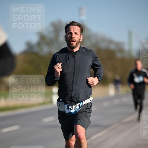06.04.2025 - 44. Internationalen Wilhelmsburger Insellauf Dr. Thomas Lammeyer http://msf.ph/oto/7550375 06.04.2025 09:21:57 Laufen 43277 meine-sportfotos.de