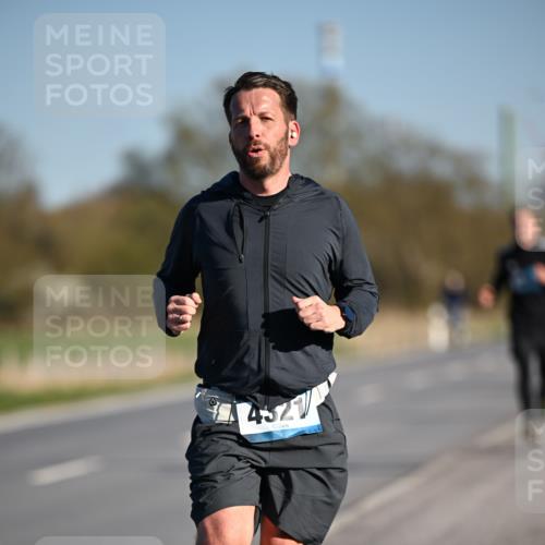 06.04.2025 - 44. Internationalen Wilhelmsburger Insellauf Dr. Thomas Lammeyer http://msf.ph/oto/7550377 06.04.2025 09:21:57 Laufen 4321 meine-sportfotos.de