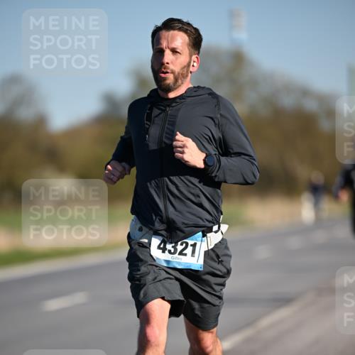 06.04.2025 - 44. Internationalen Wilhelmsburger Insellauf Dr. Thomas Lammeyer http://msf.ph/oto/7550378 06.04.2025 09:21:57 Laufen 4321 meine-sportfotos.de