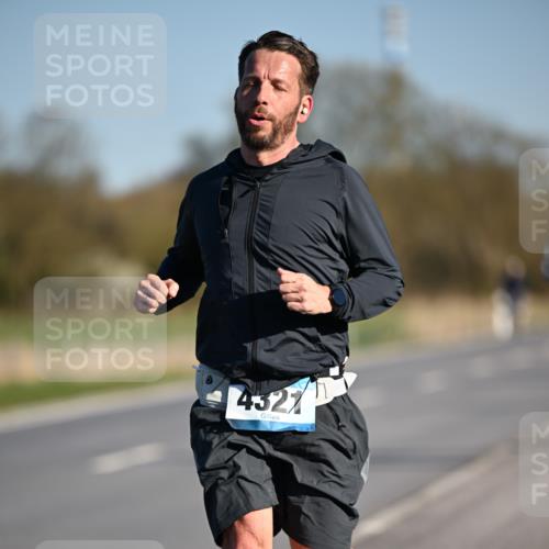 06.04.2025 - 44. Internationalen Wilhelmsburger Insellauf Dr. Thomas Lammeyer http://msf.ph/oto/7550379 06.04.2025 09:21:58 Laufen 4327 meine-sportfotos.de